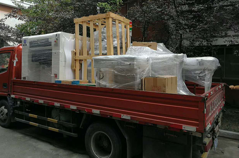 天長客戶SMT設(shè)備專車送貨，貨到上門安裝調(diào)試