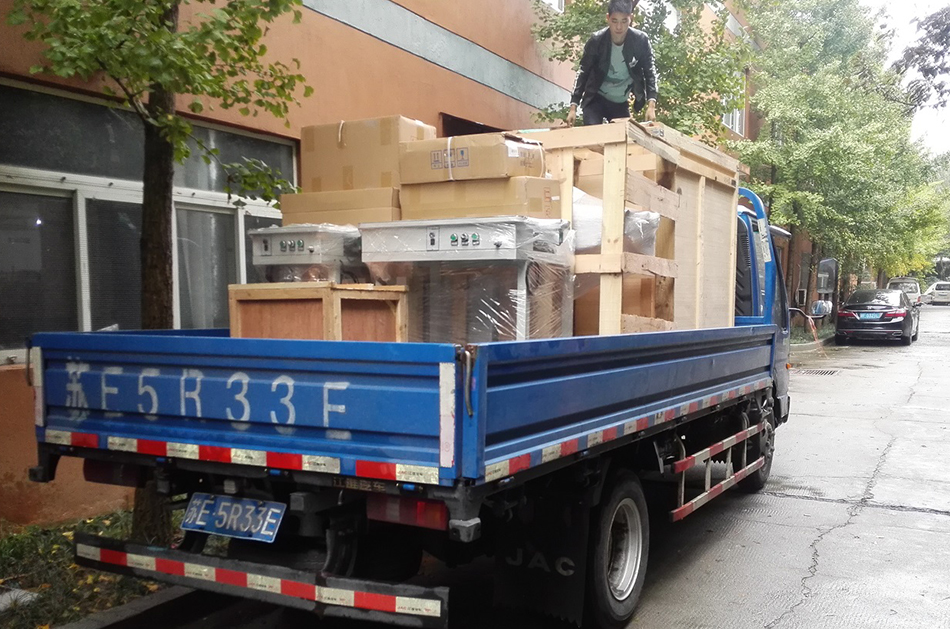 常州客戶SMT設(shè)備專車送貨，貨到上門安裝調(diào)試