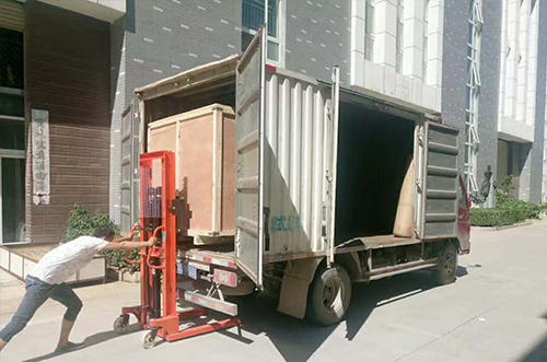 南昌客戶SMT設(shè)備專車送貨，貨到上門安裝調(diào)試