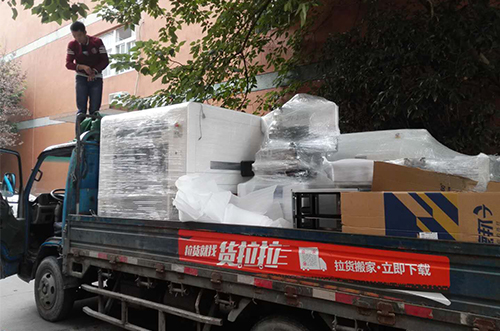 昆山客戶SMT設(shè)備專車送貨，貨到上門安裝調(diào)試