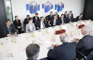 這芯片有啥奧秘，讓李克強(qiáng)端詳了這么久