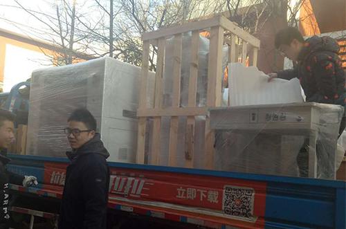 上海客戶SMT設備專車送貨，貨到上門安裝調(diào)試