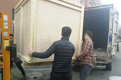 麗水客戶SMT設(shè)備專車(chē)送貨，貨到上門(mén)安裝調(diào)試